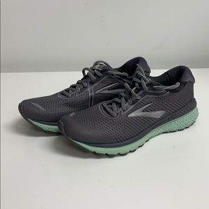 Brooks Adrenaline GTS 20 running shoe size 9